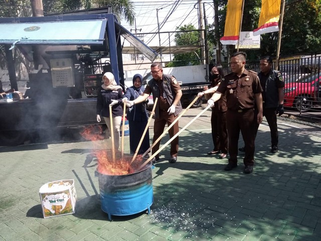 Barang Bukti Berupa Narkoba hingga Sajam Dimusnahkan Kejari Tanjung Perak Surabaya